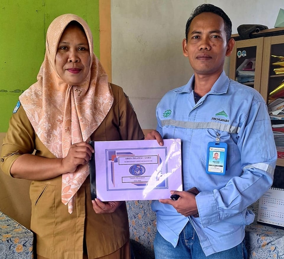 PT Wanatiara Persada Memberikan Insentif kepada 25 Tenaga Honorer Pendidikan di Kecamatan Obi