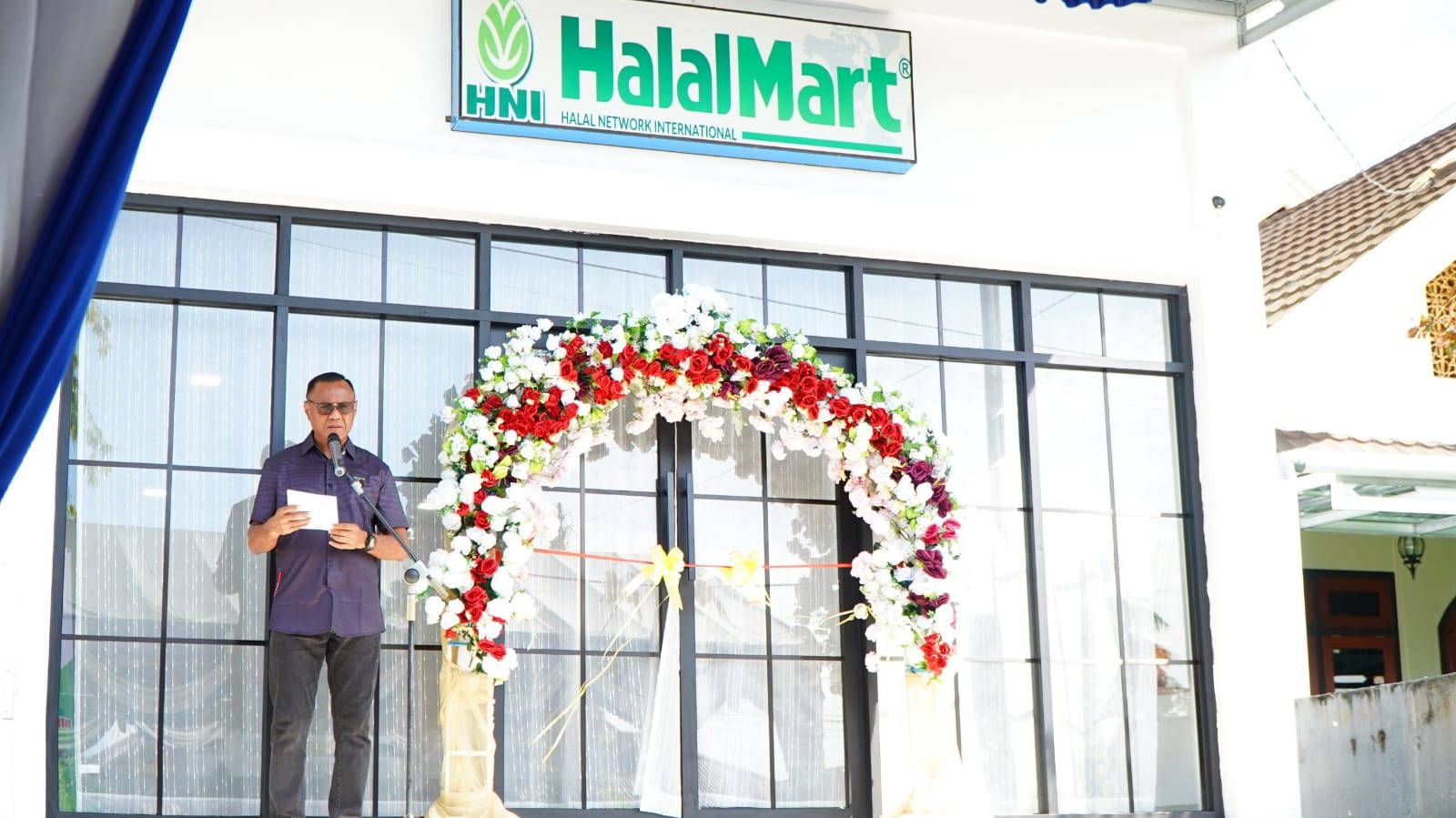 Wali Kota Tidore Resmikan Halal Mart HNI dan Teman Hati Coffee, Ajak Warga Terapkan Pola Hidup Sehat